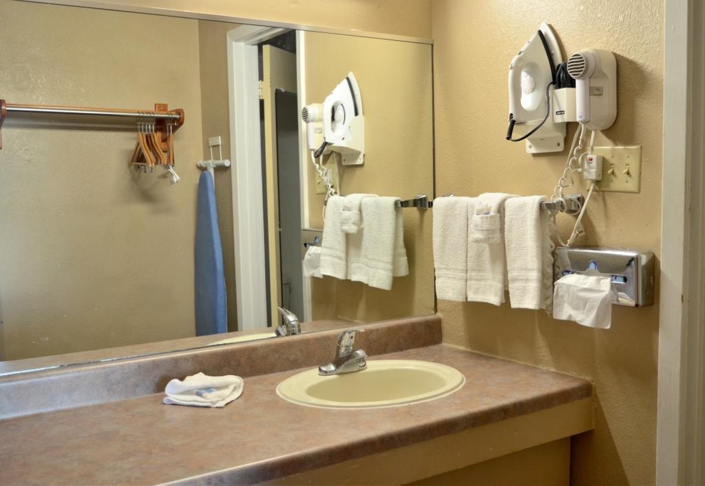 Americas Best Value Inn Crosstimbers Stephenville Kültér fotó